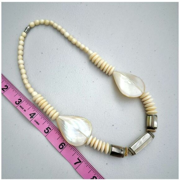 Mother of pearl bone beaded necklace - Picture 8 of 8